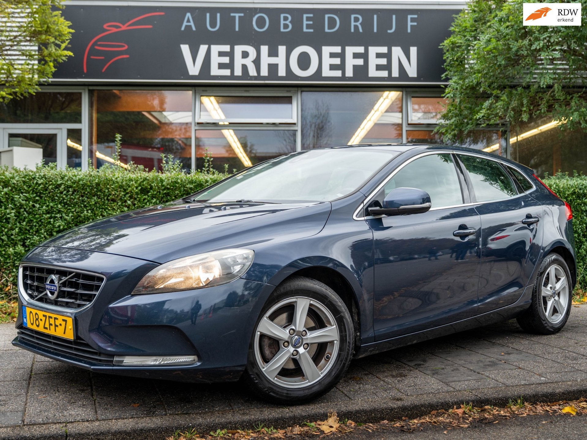 Volvo V40 1.6 D2 Momentum | PARKEER CAMERA | LEDER ZWART | C, Auto's, Voorwielaandrijving, 28 km/l, Gebruikt, Zwart