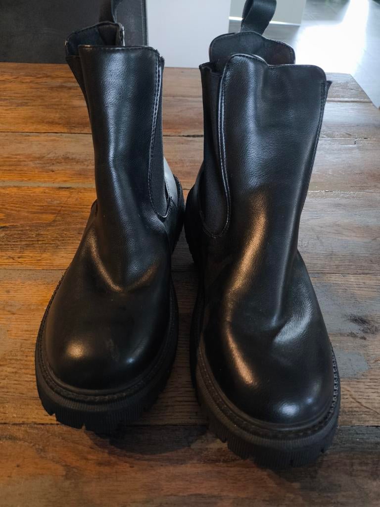 Zwarte enkellaarzen met dikke zool maat 41, Ophalen of Verzenden, Nieuw, Zwart