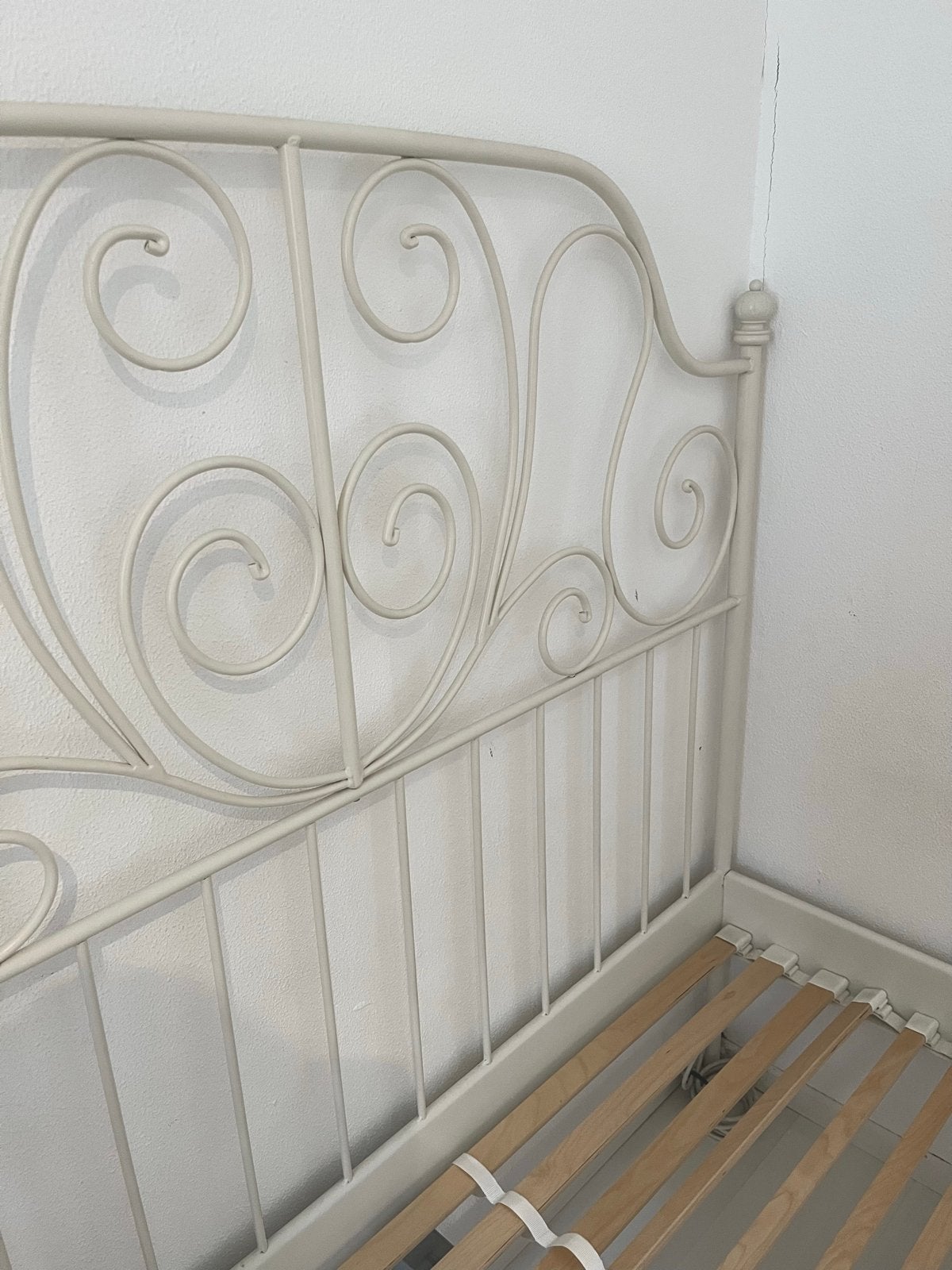 Ikea bedframe wit metaal - 140x200 cm, Ophalen, Gebruikt, Wit, Tweepersoons
