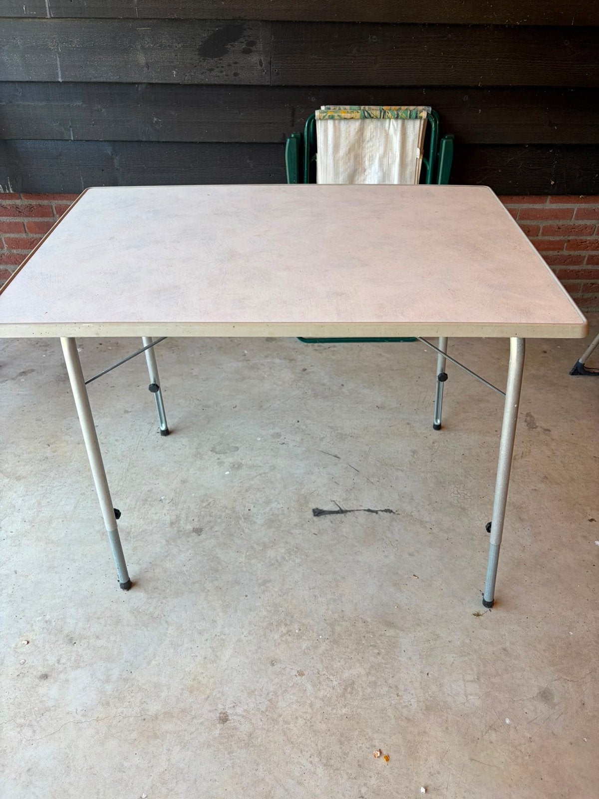 Campingtafel en 2 stoelen - Ideaal voor kamperen doetinchem, Ophalen, Gebruikt, Campingtafel