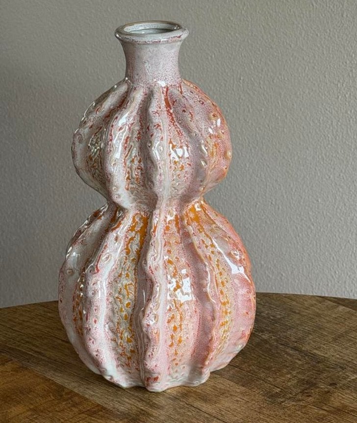 Organische Geribbelde Vaas - Roze, Oranje, Wit, Huis en Inrichting, Woonaccessoires | Vazen, Ophalen of Verzenden, Nieuw, Roze