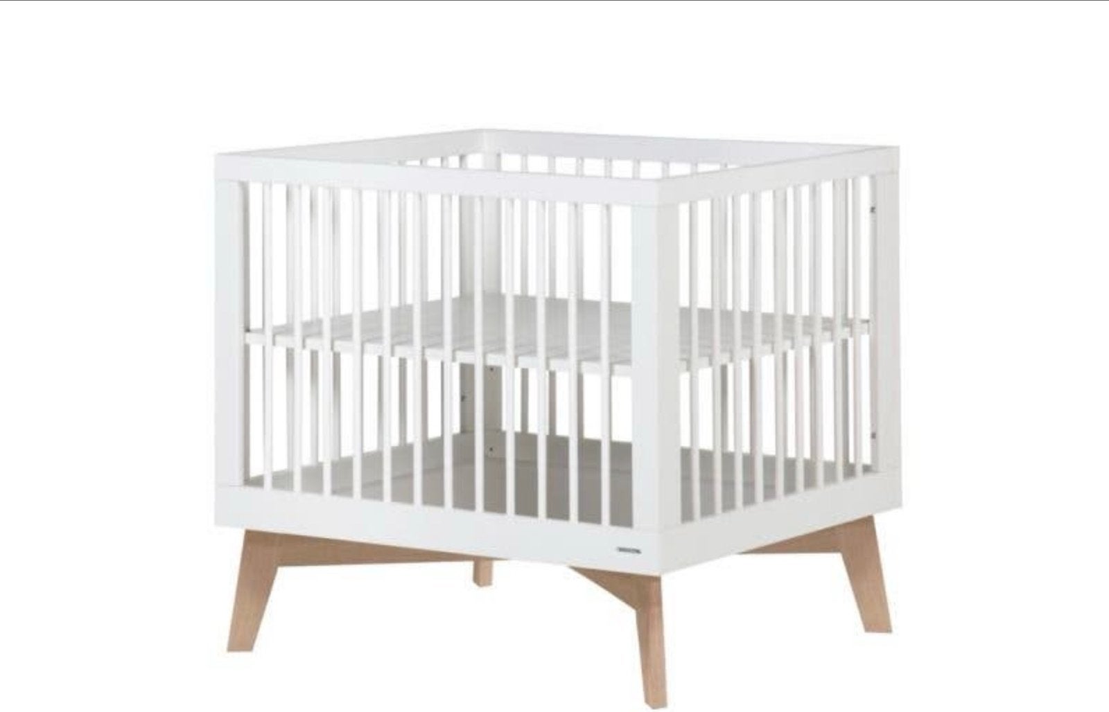 Kidsmill Sixties Box inclusief  matras, Kinderen en Baby's, Boxen, Ophalen, Zo goed als nieuw, Vierkant, In hoogte verstelbaar