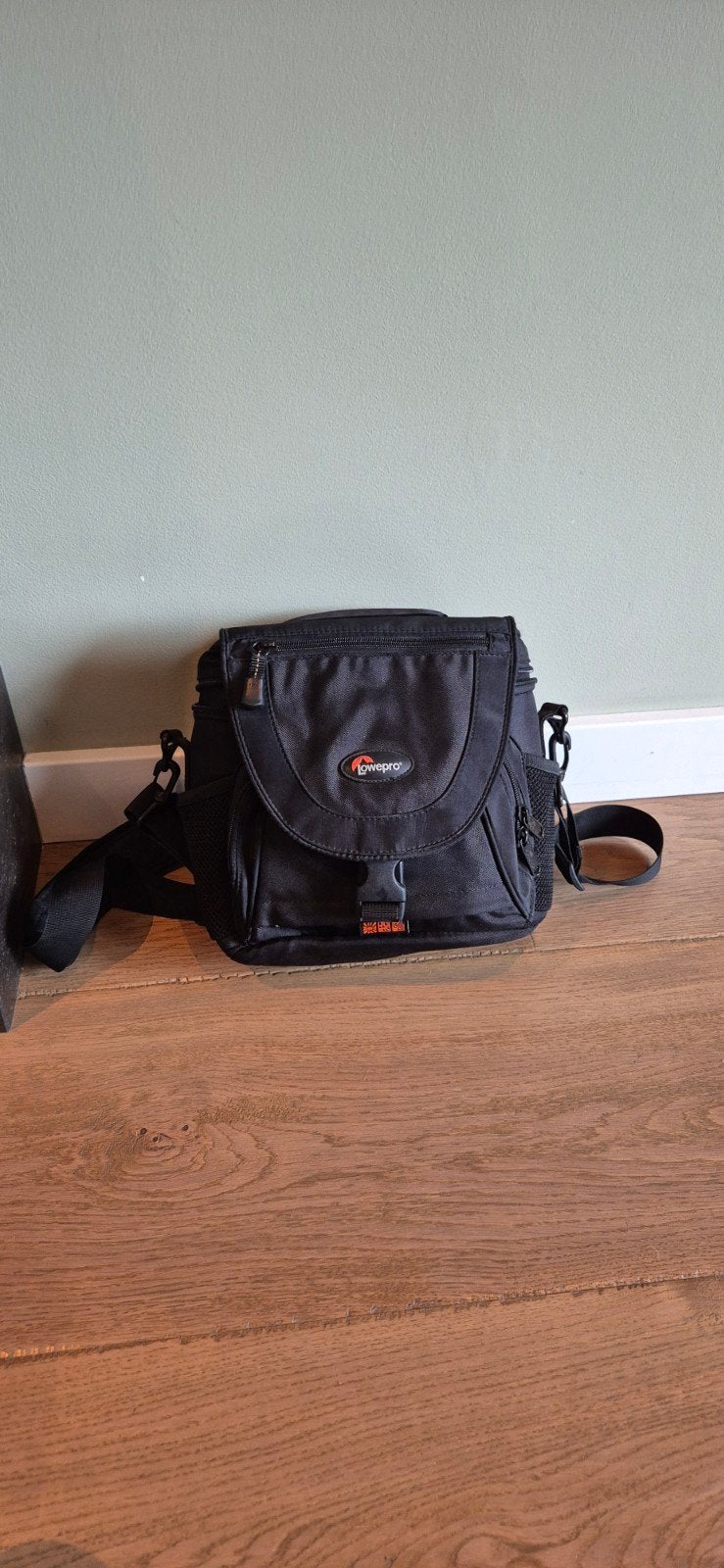 Lowepro Nova 2 AW cameratas - Compact en weerbestendig, Audio, Tv en Foto, Fotografie | Fototassen, Ophalen, Schoudertas, Lowepro