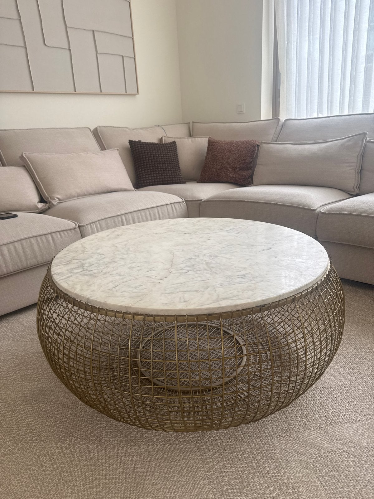 Ronde salontafel met marmeren blad en gouden onderstel, Huis en Inrichting, Tafels | Salontafels, Ophalen, Gebruikt, 50 tot 100 cm