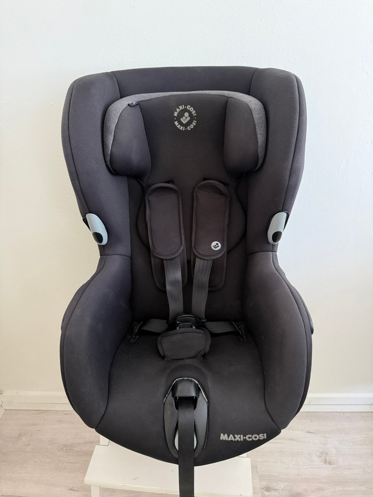 Maxi-Cosi Axiss draaibare autostoel zwart autogordel stoel, Ophalen, Verstelbare rugleuning, Autogordel, 9 t/m 18 kg