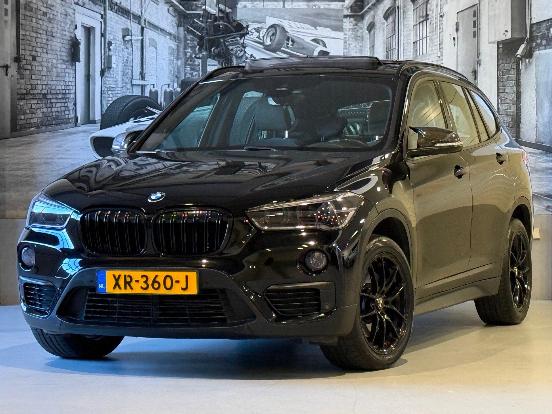 BMW X1 XDrive20i Centennial High Executive, Auto's, Gebruikt, Euro 6, 2000 kg, Alcantara