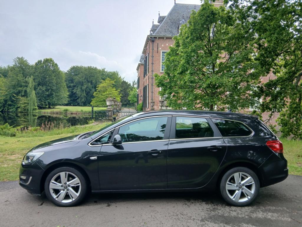 Opel Astra Sports Tourer 1.4 Turbo '13 Airco Navi Apk 7-2027, Auto's, Voorwielaandrijving, Stof, Zwart, 4 cilinders