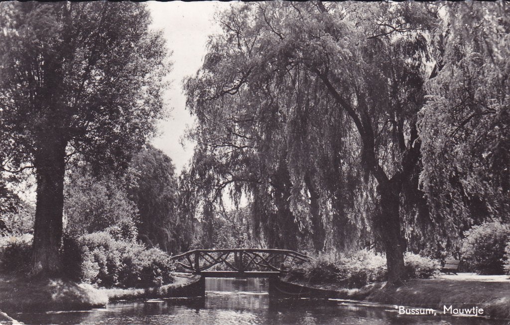 Bussum. Oude ansichtkaart. Mouwtje. 1957, Ophalen of Verzenden, 1940 tot 1960, Gelopen, Noord-Holland