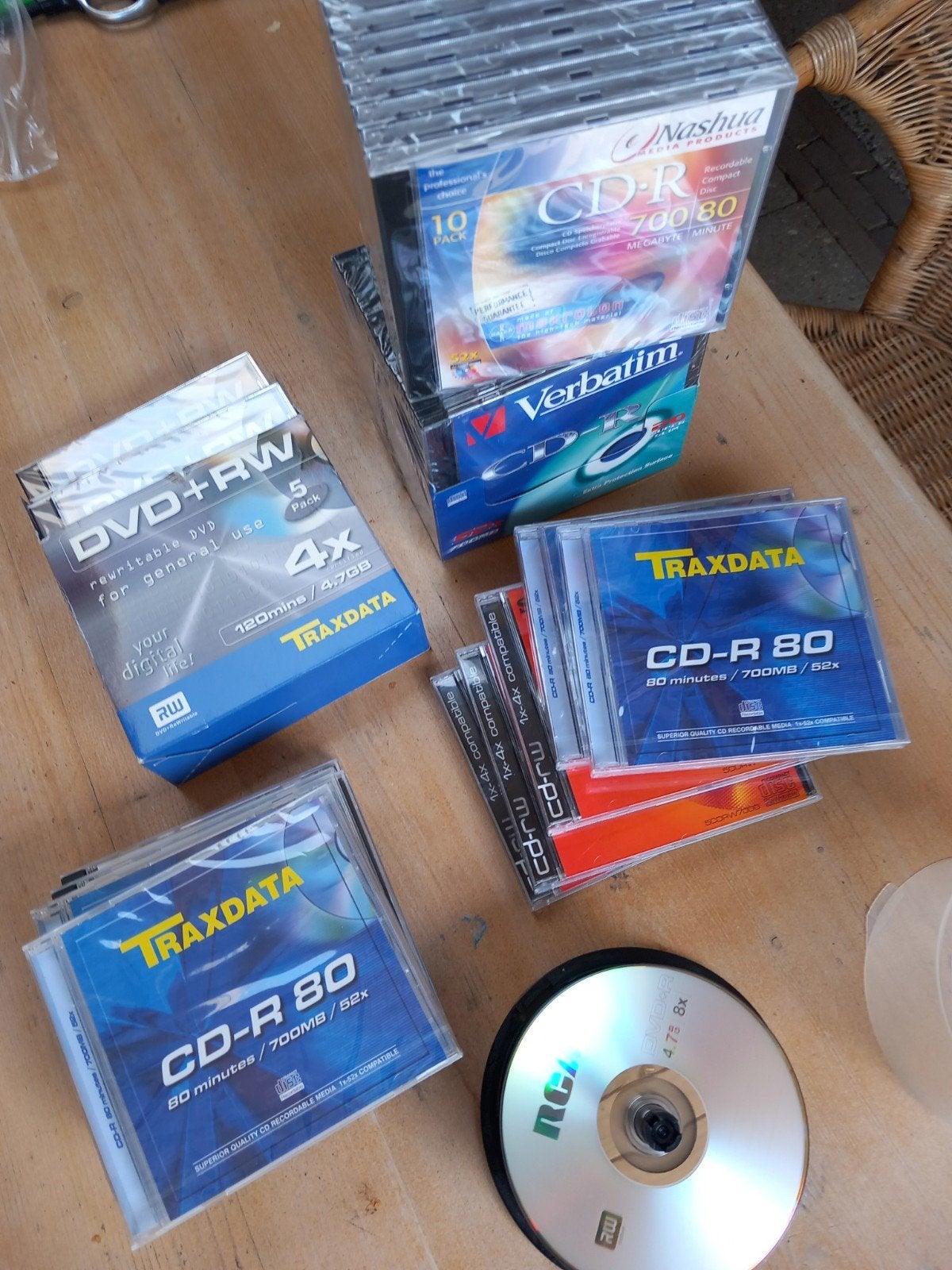81 Nieuwe CD-R en DVD+RW schijven, Op spindel, Traxdata, Verbatim, Nashua, RCA, Cd, Nieuw