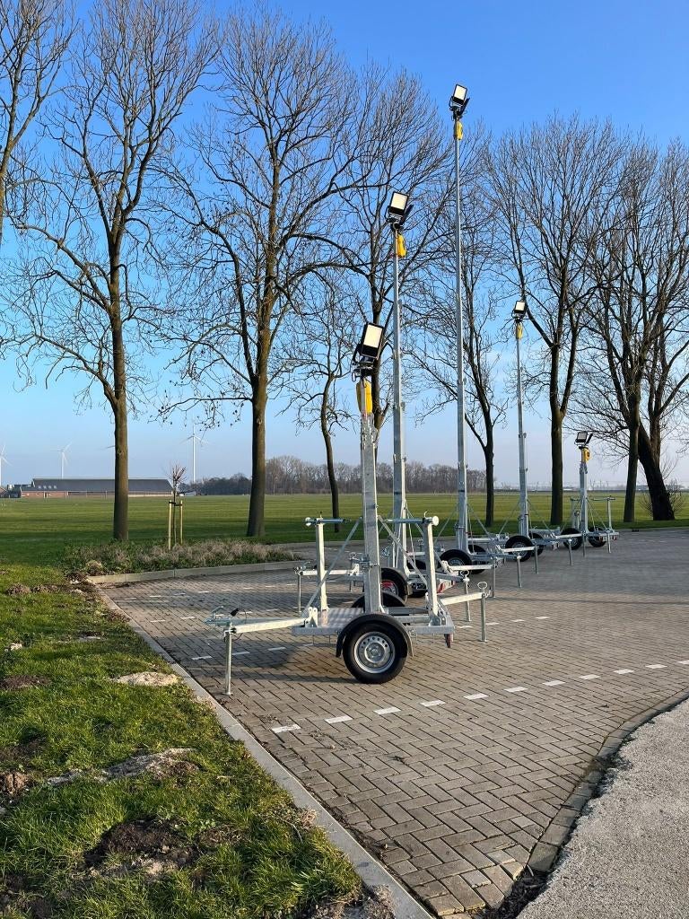 Mobiele lichtmast - Gegalvaniseerd - 10 m1 - 230V - Nieuw, Ophalen, Lamp met armatuur, 50 tot 200 watt, Nieuw