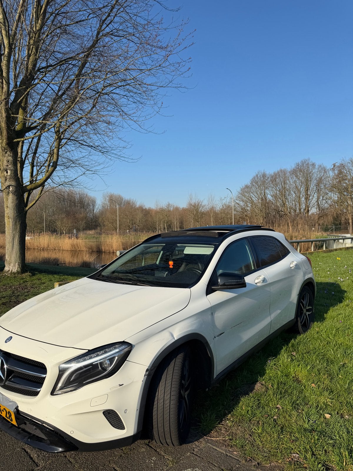 MercedesBenz GLA Gla200 1.6 115KW 2014 Wit COSMETISCH SCHADE, Voorwielaandrijving, 1295 kg, Wit, Handgeschakeld
