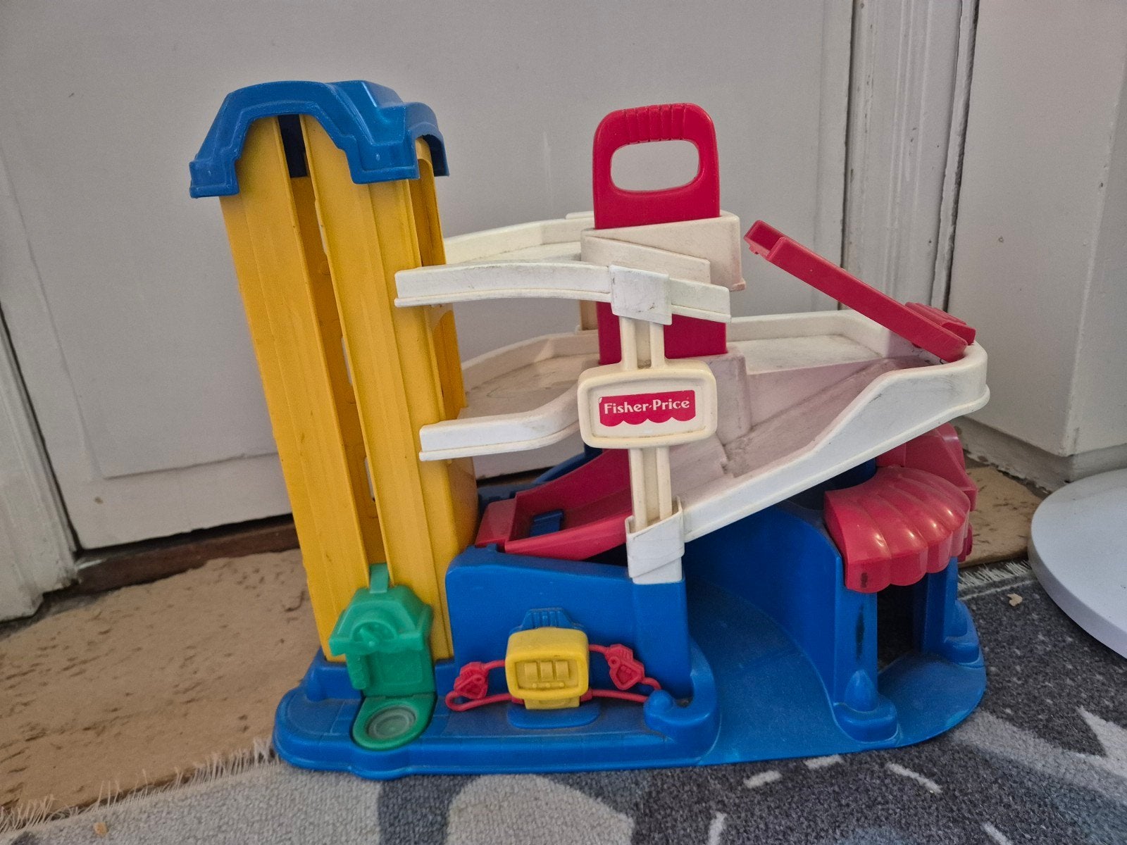 Fisher Price speelgoed garage - gratis ophalen, Kinderen en Baby's, Ophalen, Gebruikt, Speelset