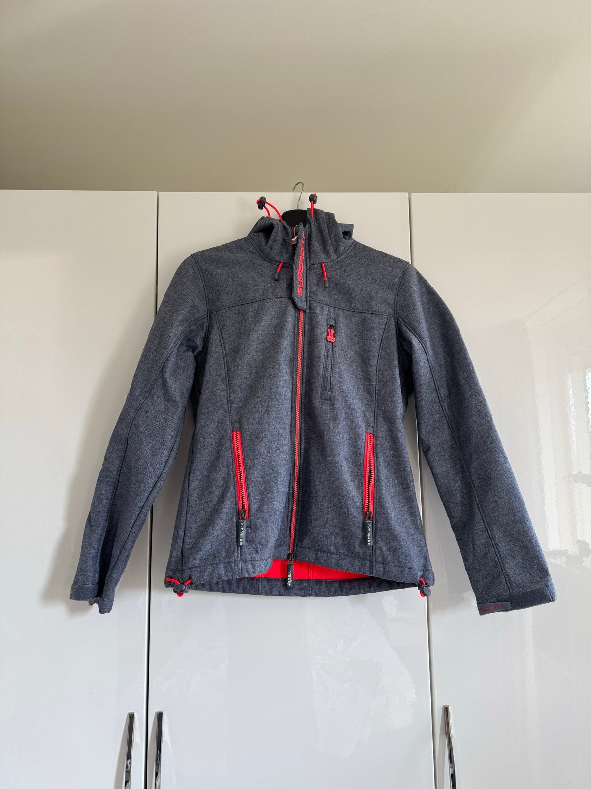 Superdry Softshell Jas - Grijs - M - zgan, Kleding | Dames, Jassen | Winter, Ophalen of Verzenden, Zo goed als nieuw, Maat 38/40 (M)