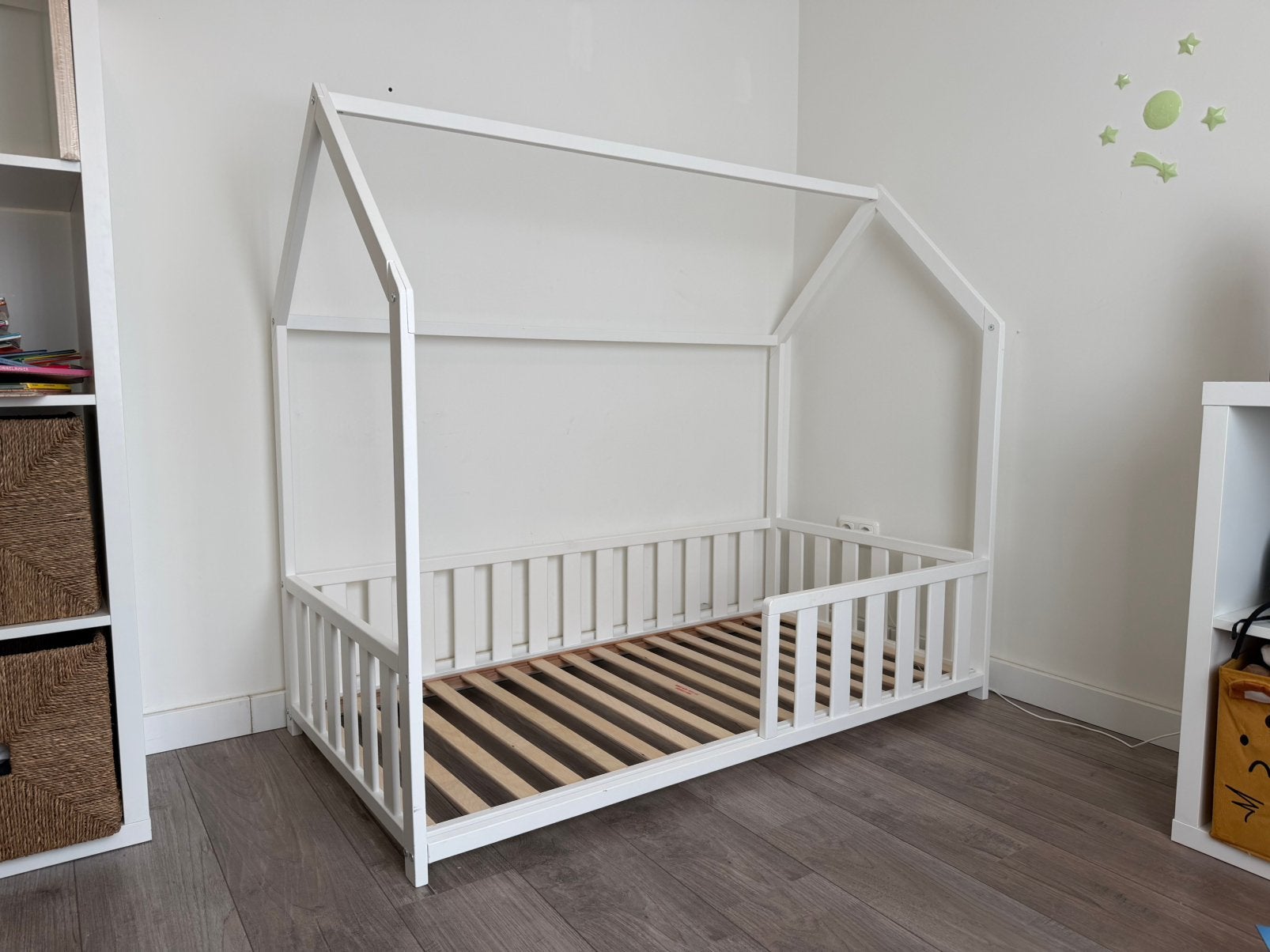 Wit peuterbed huisje Prenatal, Ophalen, 70 tot 85 cm, 140 tot 160 cm, Zo goed als nieuw