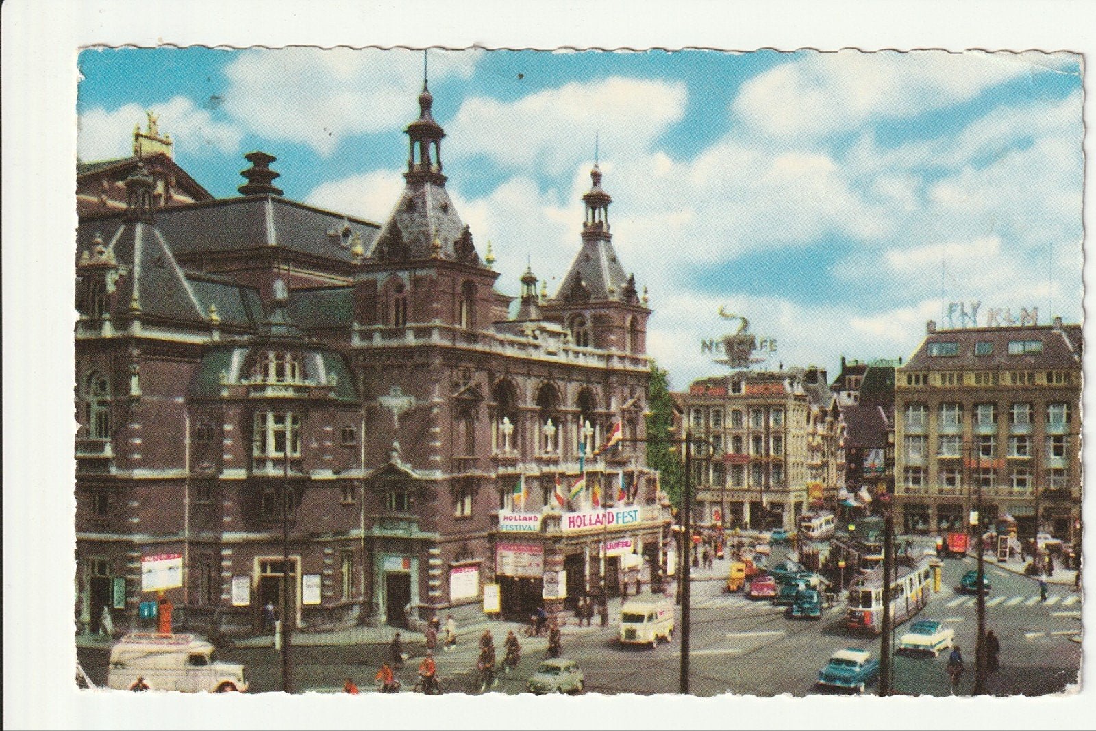 AMSTERDAM LEIDSEPLEIN STADSSCHOUWBURG VERKEER GELEDE TRAMS, Ophalen of Verzenden, 1940 tot 1960, Gelopen, Noord-Holland