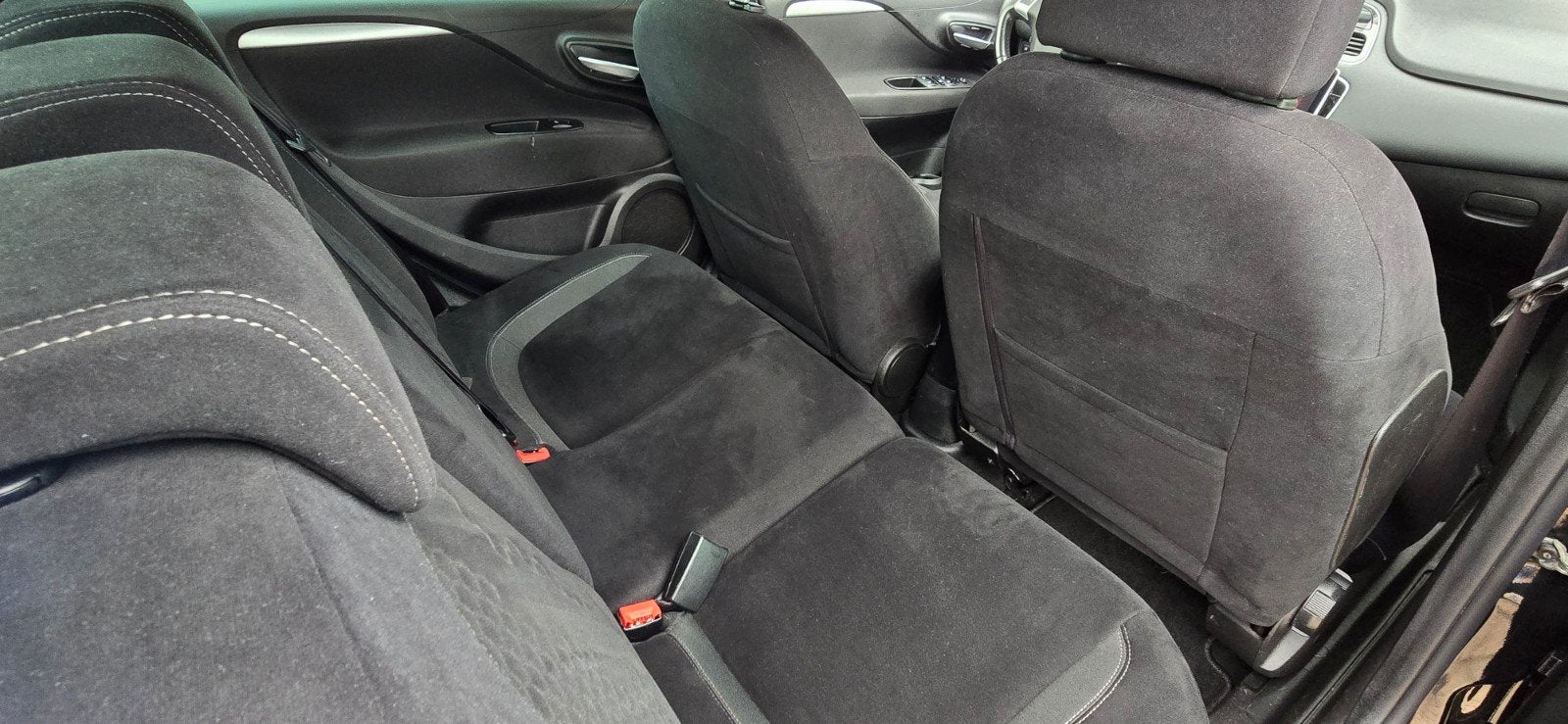 Foto 20 van Fiat Punto 0.9 Twinair74KW 5DR 2015 ,Carplay,Grote beurt,apk