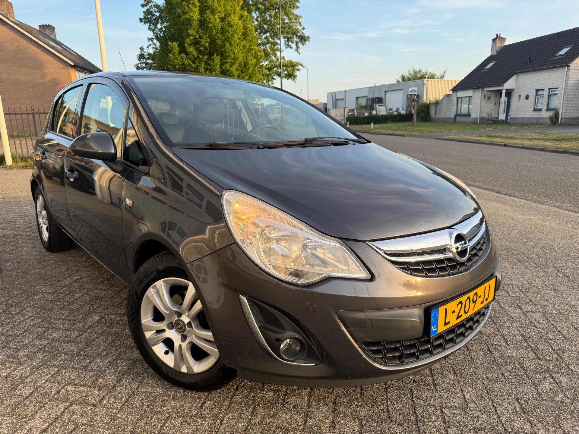 Opel Corsa 1.2-16V Rhythm Airco,Cruise Control, NEW APK, Auto's, Voorwielaandrijving, Euro 5, Gebruikt, 4 cilinders