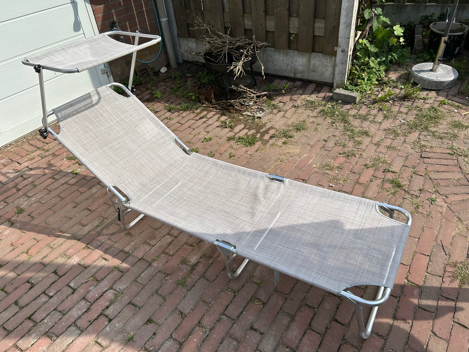 Zonbed/ligstoel met zonnescherm - Inklapbaar en verstelbaar, Tuin en Terras, Ophalen, Zo goed als nieuw, Aluminium, Inklapbaar