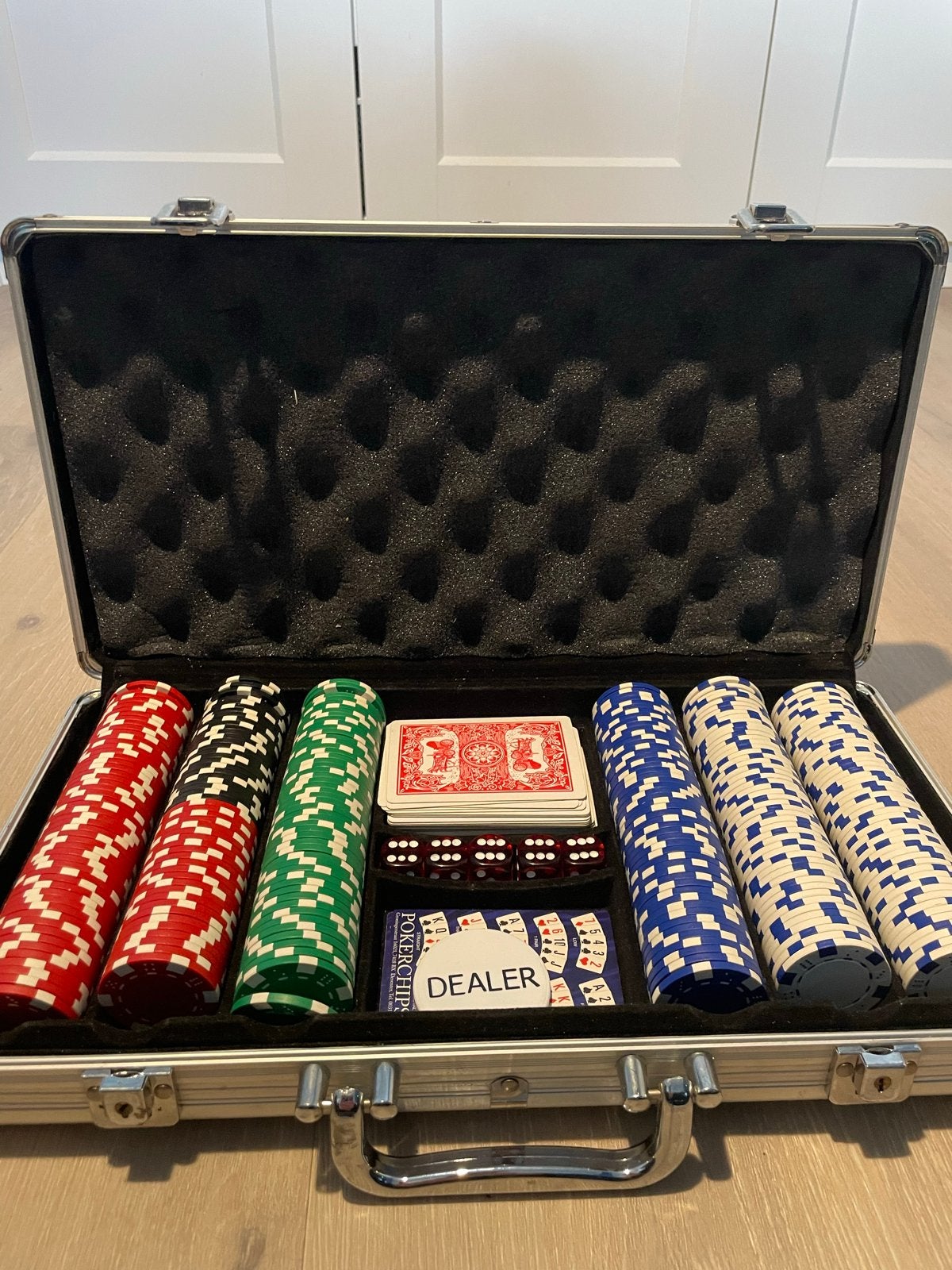 Complete Pokerset in Aluminium Koffer, Drie of vier spelers, Ophalen of Verzenden, Zo goed als nieuw, Poker