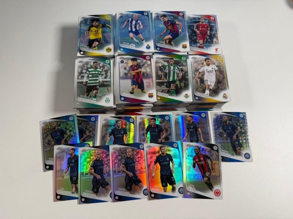 lot van 430 Topps Chrome 2025-26 kaarten - Bulk, Ophalen of Verzenden, Nieuw, Buitenlandse clubs, Poster, Plaatje of Sticker