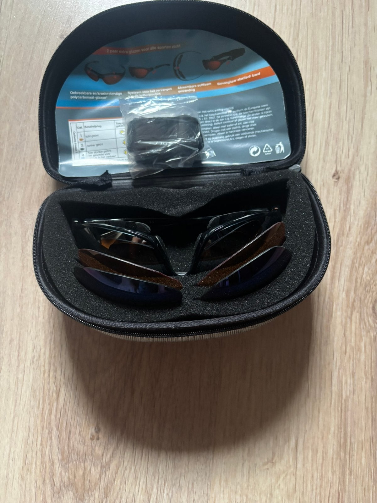 Sportbril met verwisselbare glazen, Ophalen of Verzenden, Zo goed als nieuw