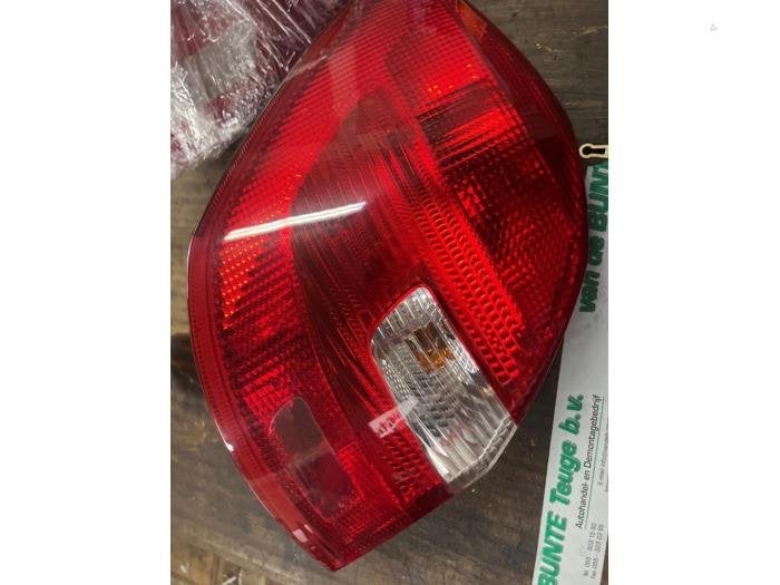 Achterlicht links van een Skoda Fabia, Auto-onderdelen, Gebruikt, -, -, Skoda