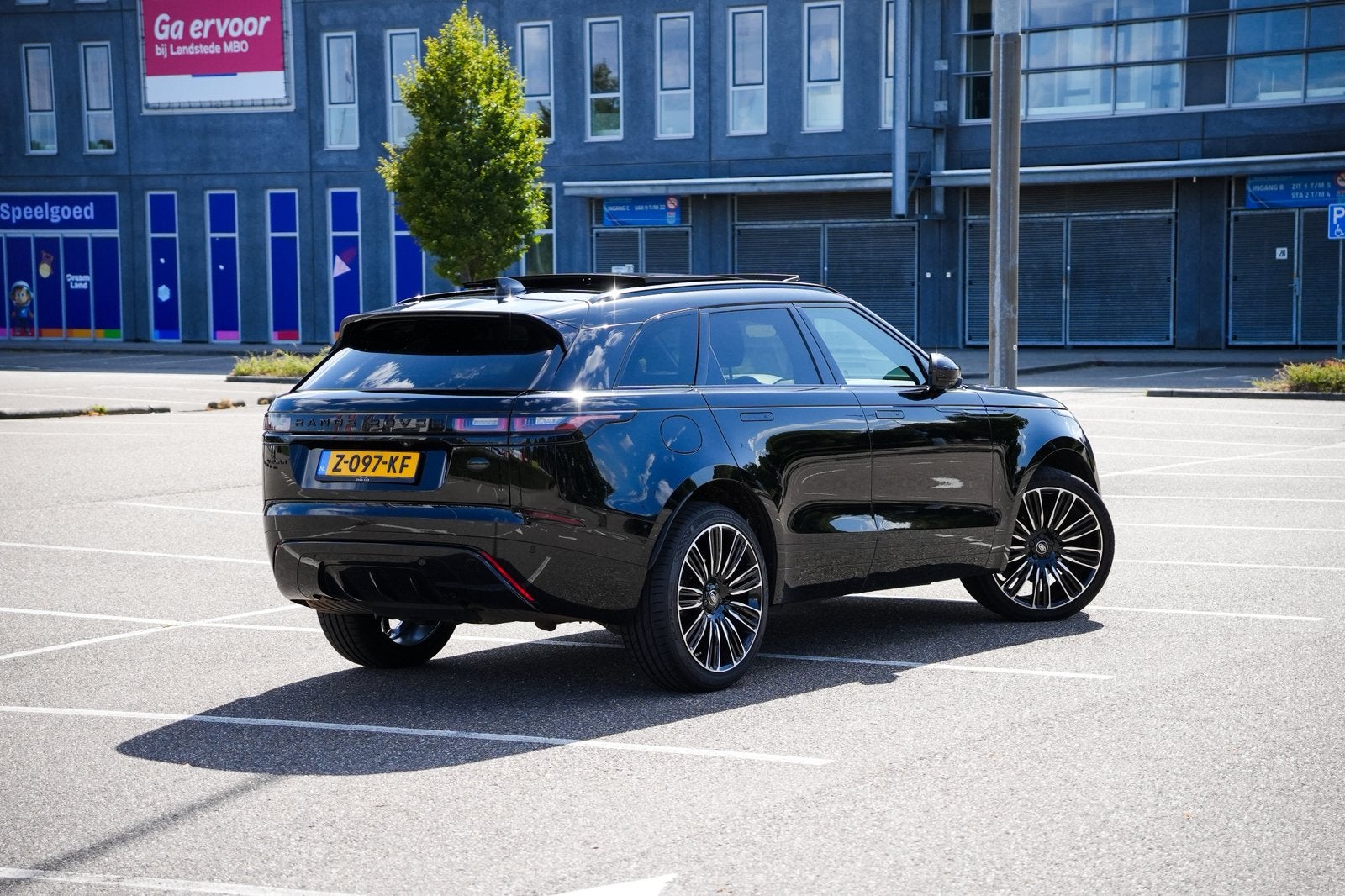 Land Rover Range Rover Velar P250 250pk AWD AUT 2020 Zwart, Auto's, Dealer onderhouden, 4 cilinders, Range Rover Velar, Leder