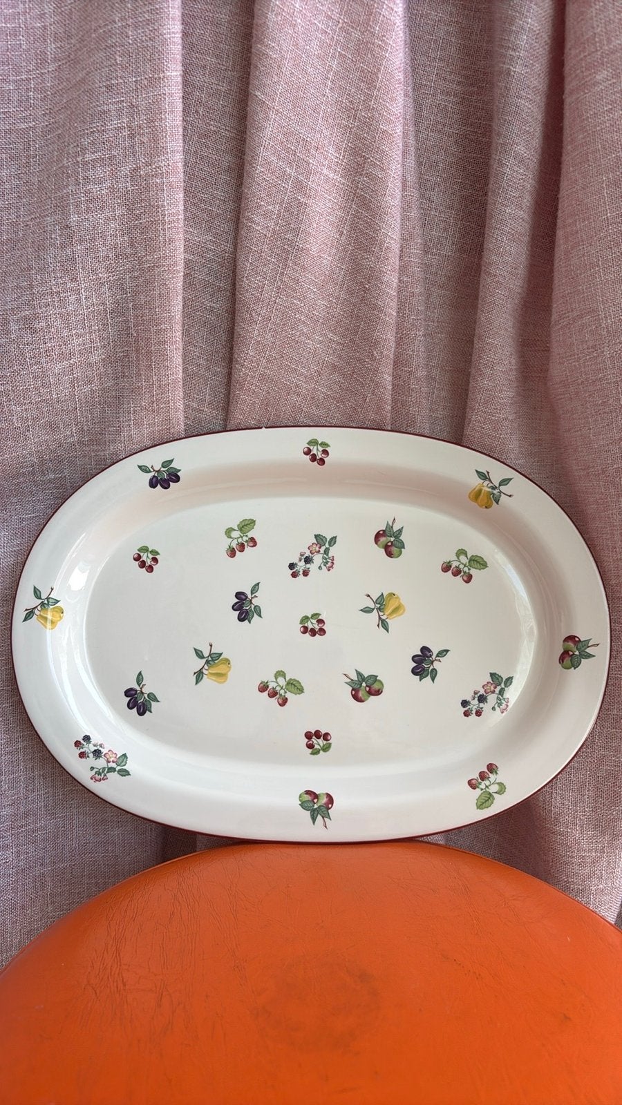 Vintage serveerschaal met fruitdecoratie, Huis en Inrichting, Gebruikt, Keramiek, Vintage, Ophalen of Verzenden