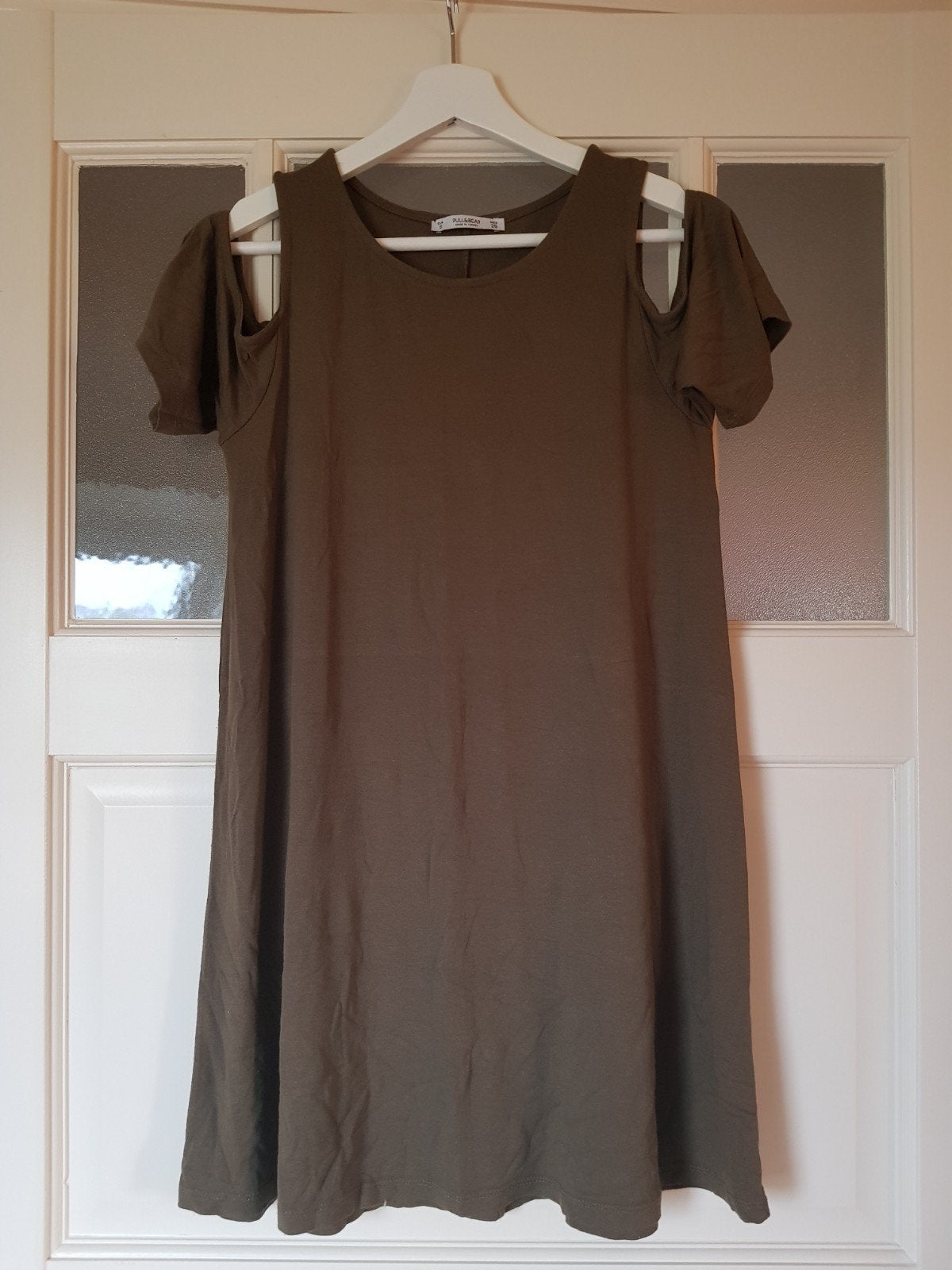 Groene jurk schouderdetail pull&bear maat s, Ophalen of Verzenden, Maat 36 (S), Gedragen, Boven de knie