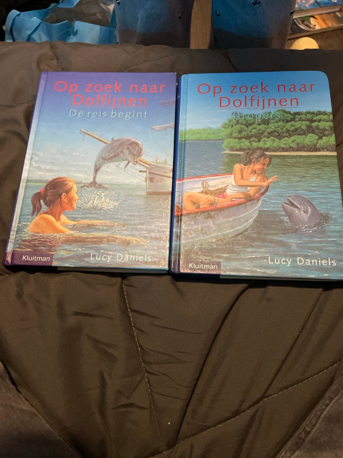 Op zoek naar Dolfijnen - Lucy Daniels (2 boeken), Boeken, Ophalen of Verzenden, Zo goed als nieuw, Fictie algemeen