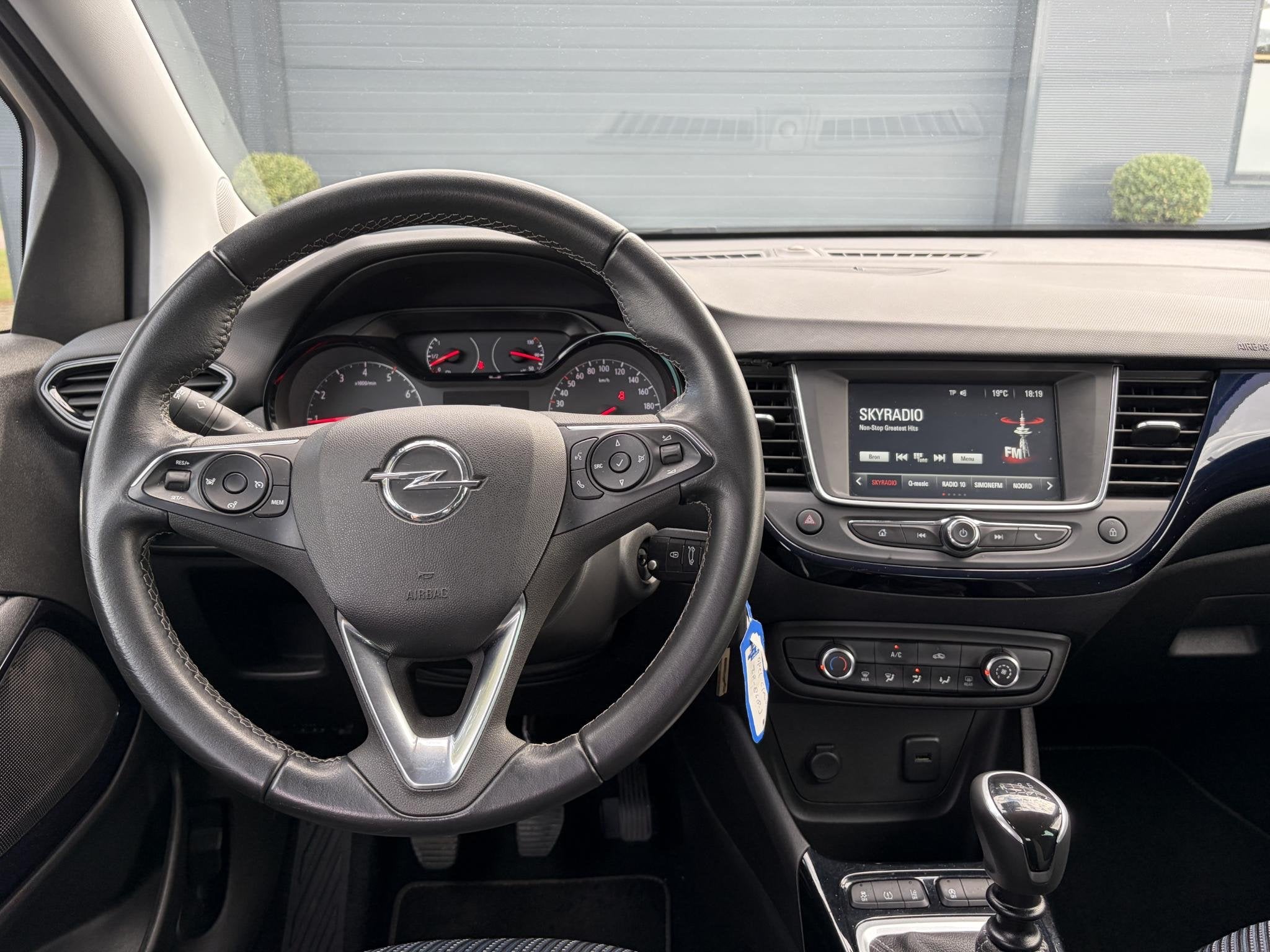 Opel Crossland X 1.2 Turbo 120 Jaar Edition ✓110pk✓D-rie, Auto's, Voorwielaandrijving, Dealer onderhouden, Gebruikt, Blauw