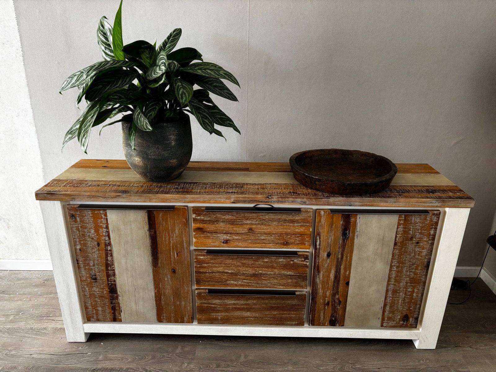 Massief acacia dressoir van Pronto Wonen (180x45x80), Ophalen, 150 tot 200 cm, Zo goed als nieuw, Met lade(s)