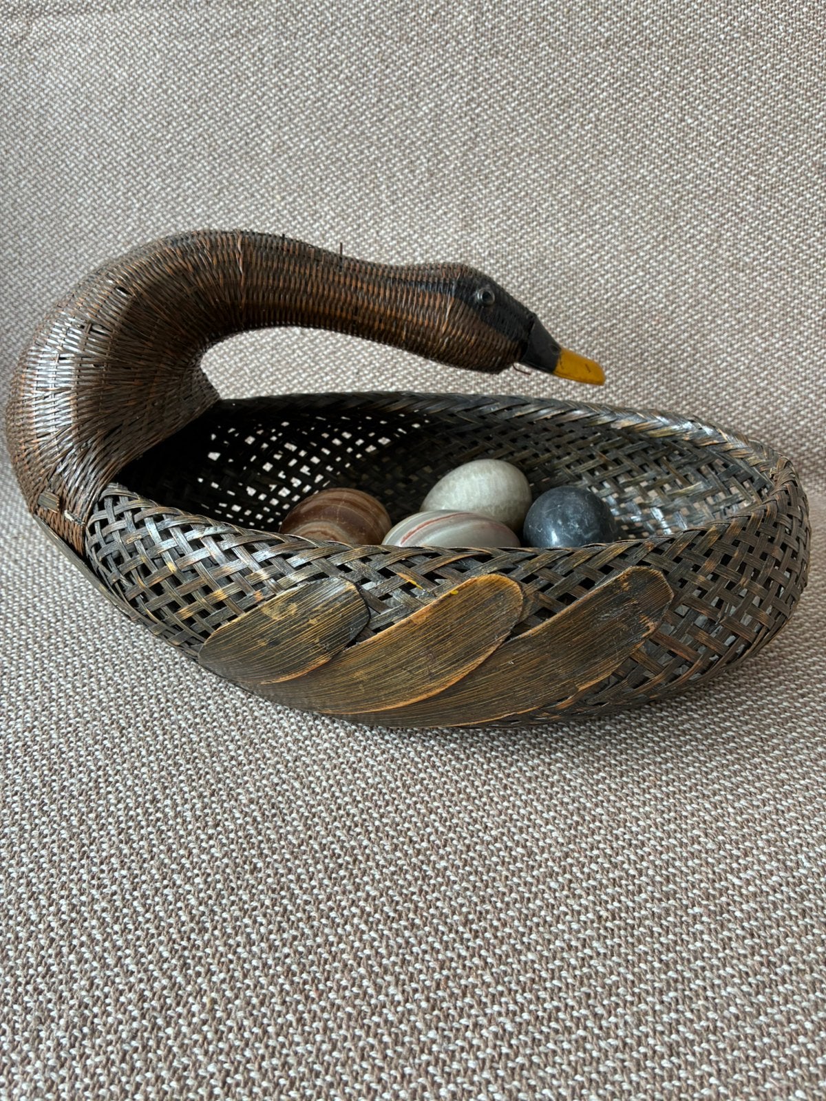 Vintage gevlochten eendenmand met onyx/marmer eieren, Ophalen