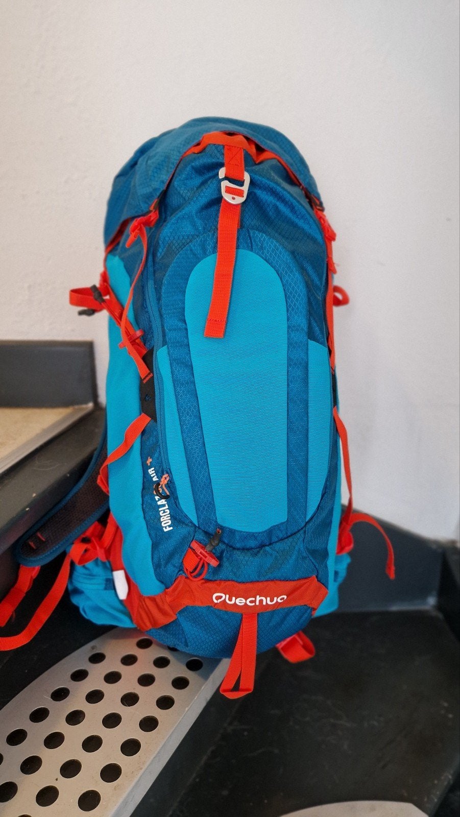 Quechua Forclaz 30L Rugzak/Backpack/Wandelrugzak - Z.g.a.n, 25 tot 40 cm, Zo goed als nieuw, Waterdicht, Ophalen