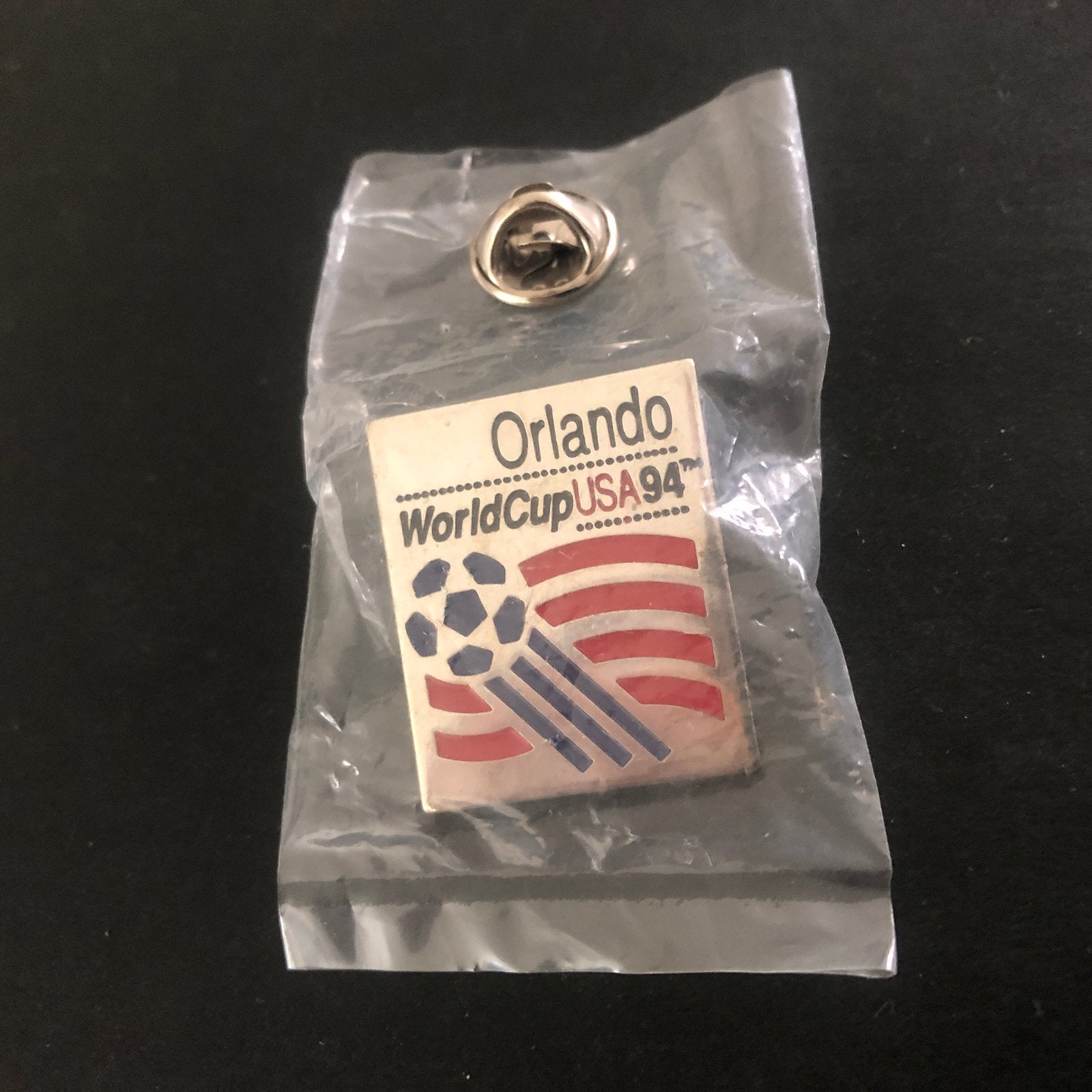 Orlando World Cup USA 94 Speldje Pin Voetbal, Ophalen of Verzenden, Nieuw, Sport, Speldje of Pin