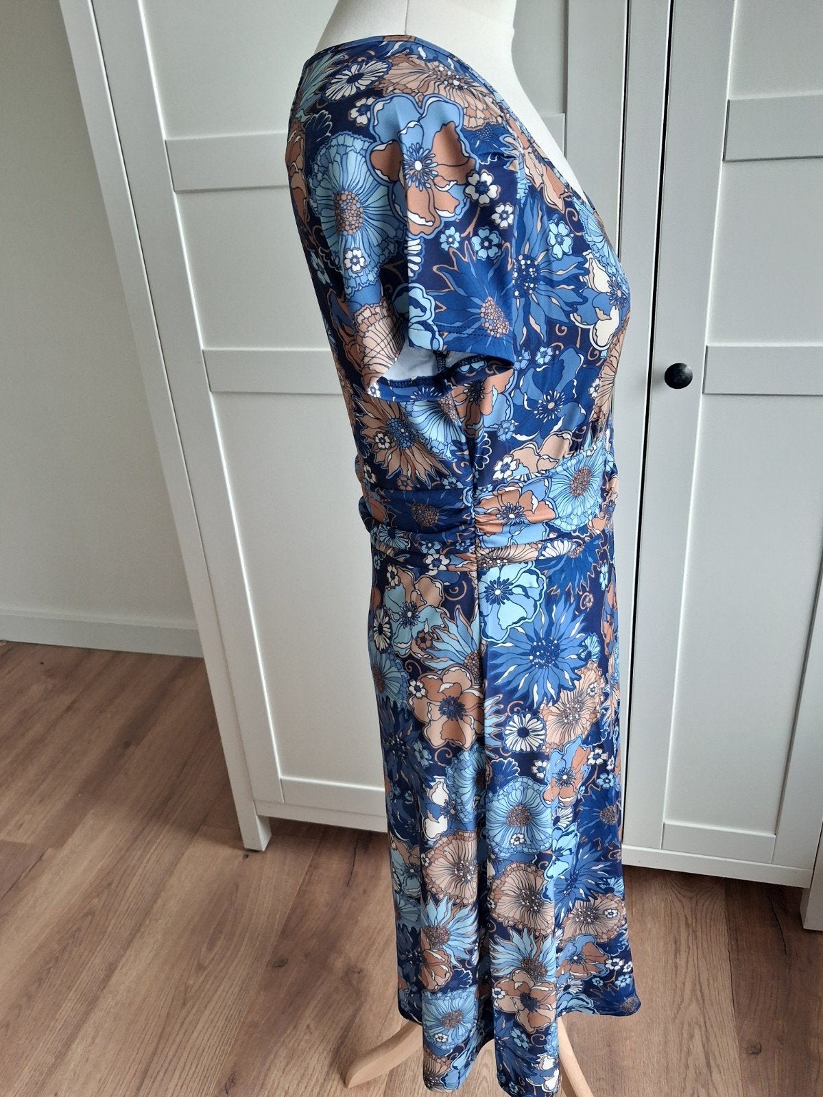Blauwe zomerjurk met bloemen, Muchadoaboutvintage, Groningen, Blauw, Maat 42/44 (L)