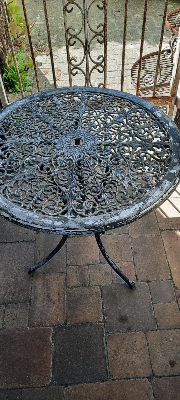 Antieke gietijzeren tuintafel, rond, Tuin en Terras, Ophalen of Verzenden, Gebruikt, Rond, Metaal