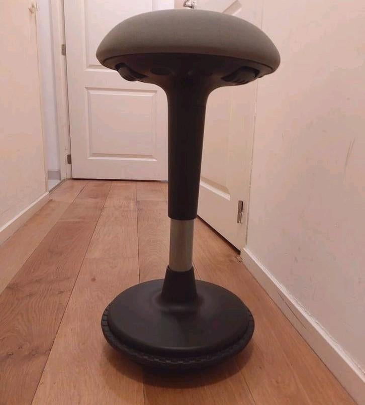 Ergonomische actieve zit-sta kruk / wiebel kruk, Zwart, Ophalen of Verzenden, Zo goed als nieuw, Modern, Ergonomisch