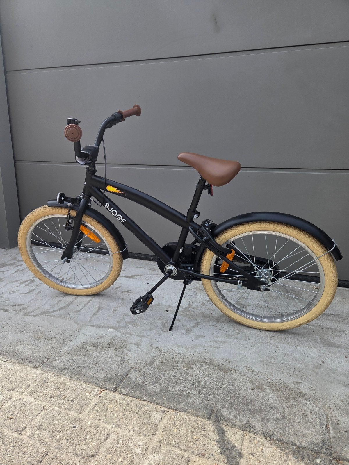 Sjoef kinderfiets 20 inch - zwart met vlammen, Fietsen en Brommers, Fietsen | Kinderfietsjes, Ophalen, Gebruikt, Sjoef, Terugtraprem