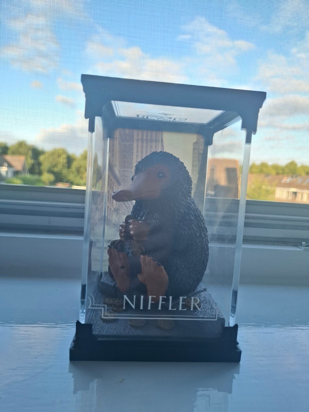 Niffler beeldje Fantastic Beasts in vitrine, Ophalen, Zo goed als nieuw
