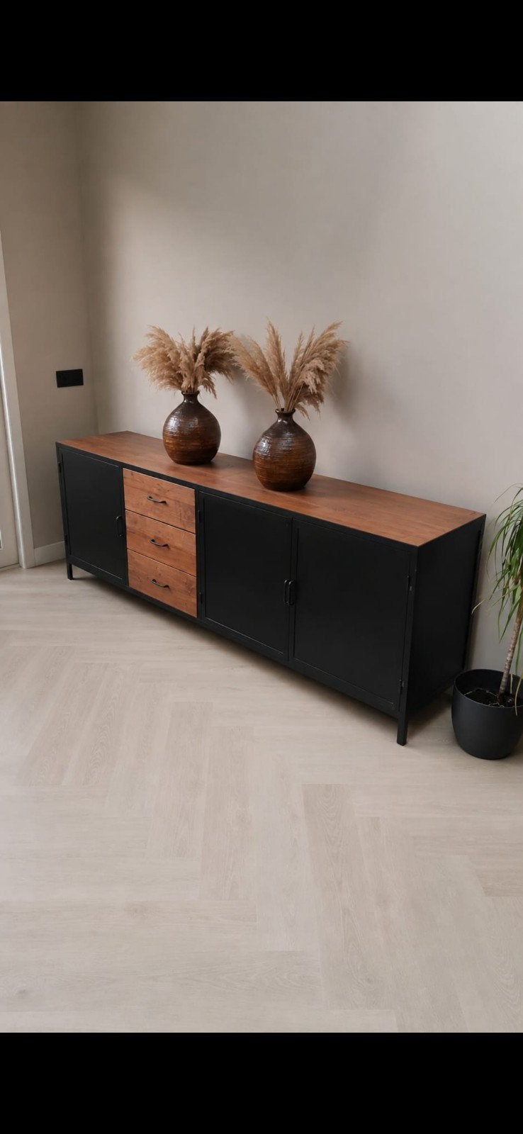 Dressoir/TV-meubel, Industrieel, Modern, Zo goed als nieuw, 200 cm of meer, Minder dan 100 cm