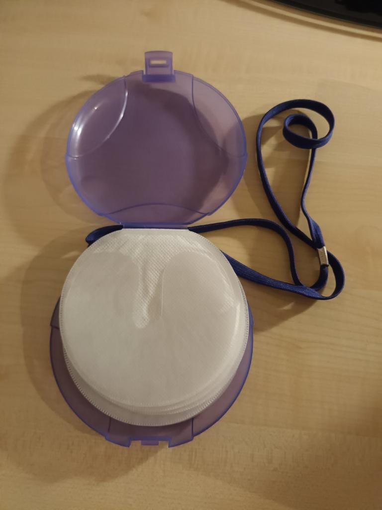 Compacte paarse CD/DVD opbergmap met draagkoord, Kunststof, Gebruikt, Minder dan 25 discs, Ophalen of Verzenden
