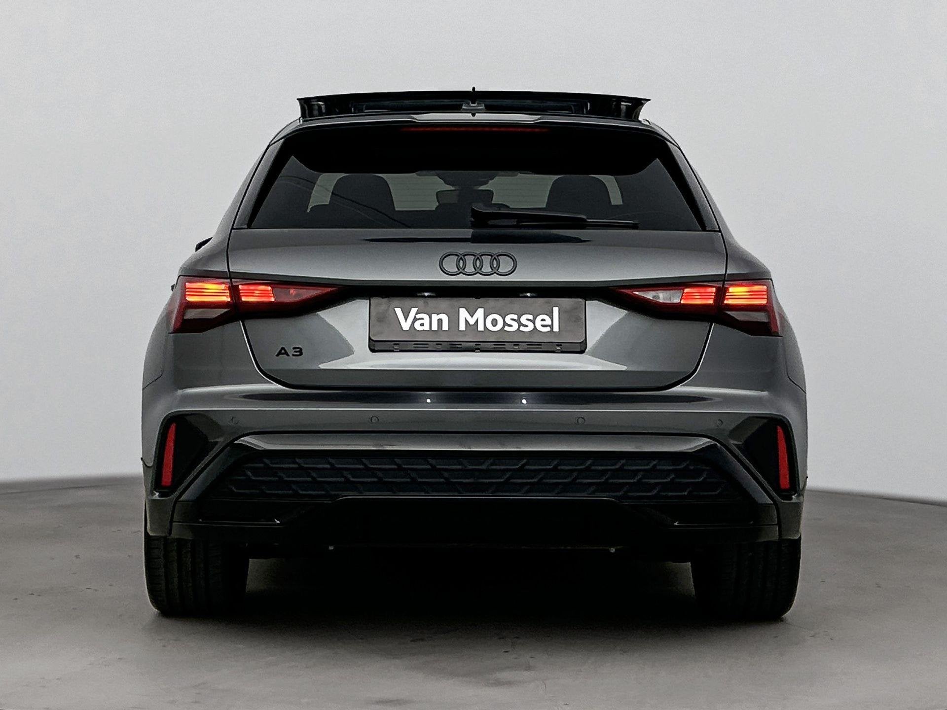 Audi A3 Sportback 45 TFSI e S edition Competition | 272PK |, Auto's, Audi, 12 maanden, Euro 6, 4 cilinders, Leder en Stof