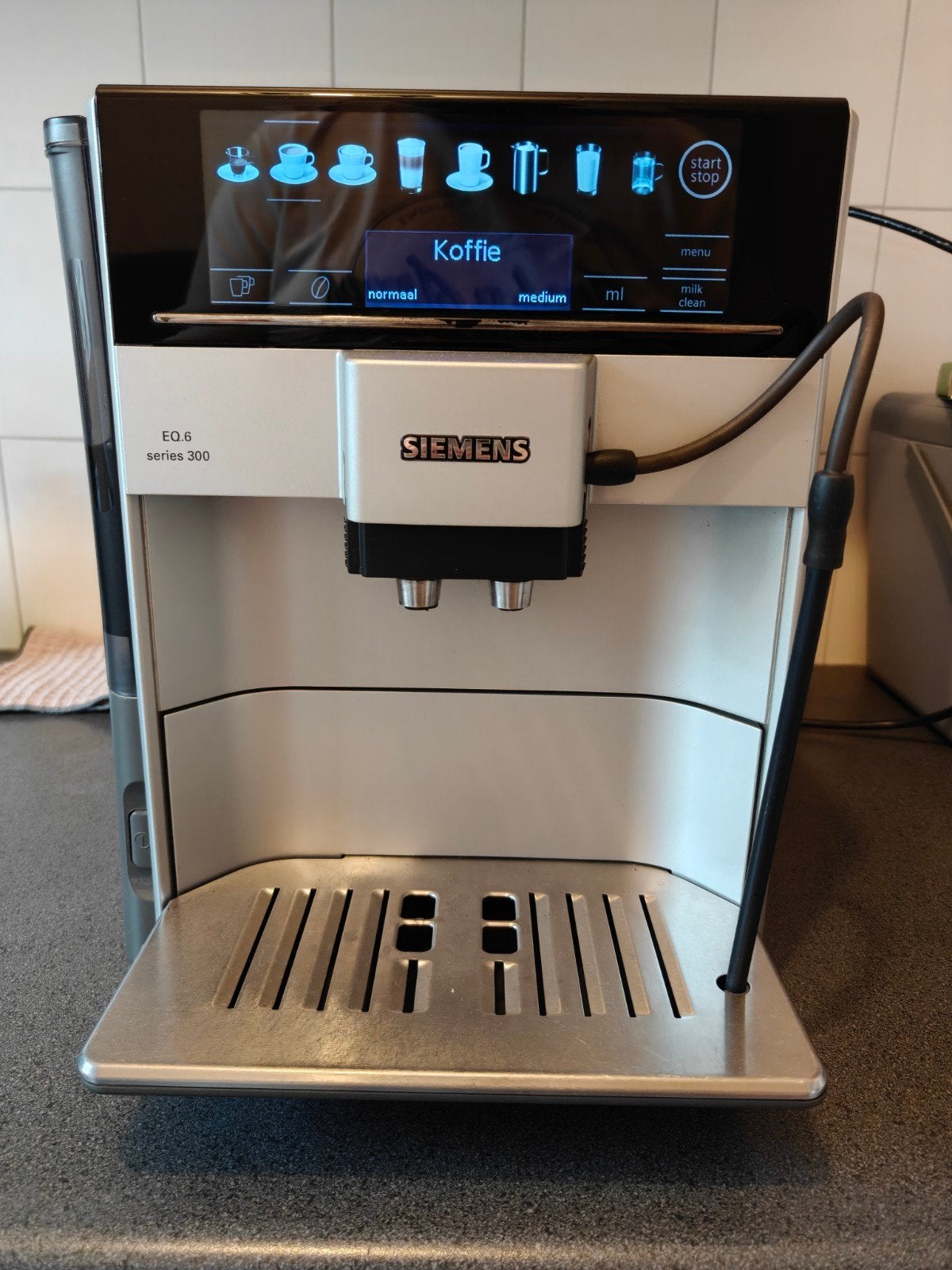 ✅ Refurbished✅ Siemens EQ.6 series - Luxe bonenmachine, Ophalen, 10 kopjes of meer, Afneembaar waterreservoir, Gemalen koffie