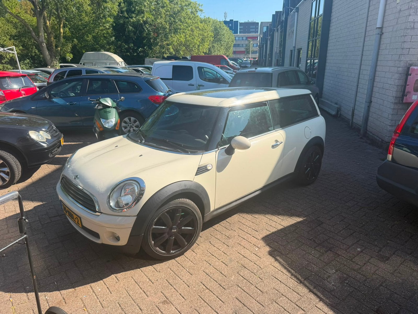 Mini Clubman 1.6 ONE 2010 Wit airco 5 deurs pano, Auto's, Mini, Voorwielaandrijving, Stof, 4 cilinders, 4 stoelen