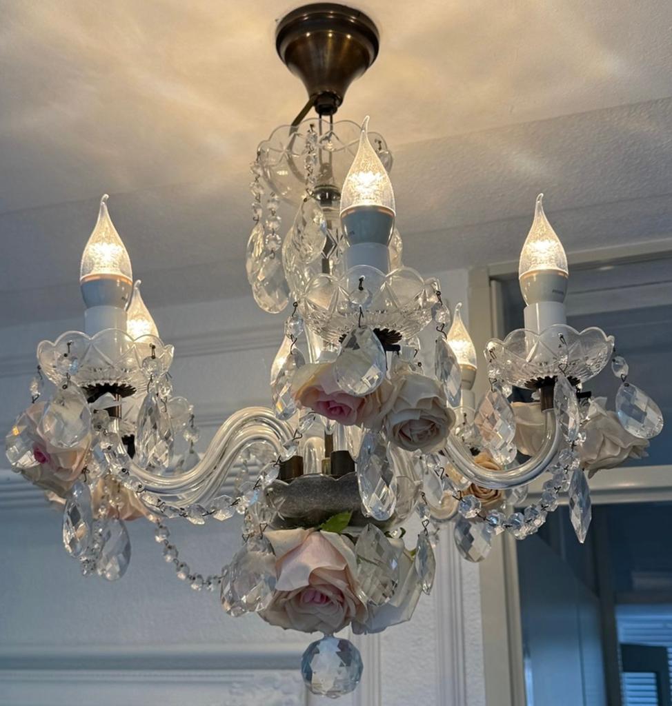 Twee Elegante Kristallen Kroonluchter met Rozen, Ophalen of Verzenden, Gebruikt, Glas