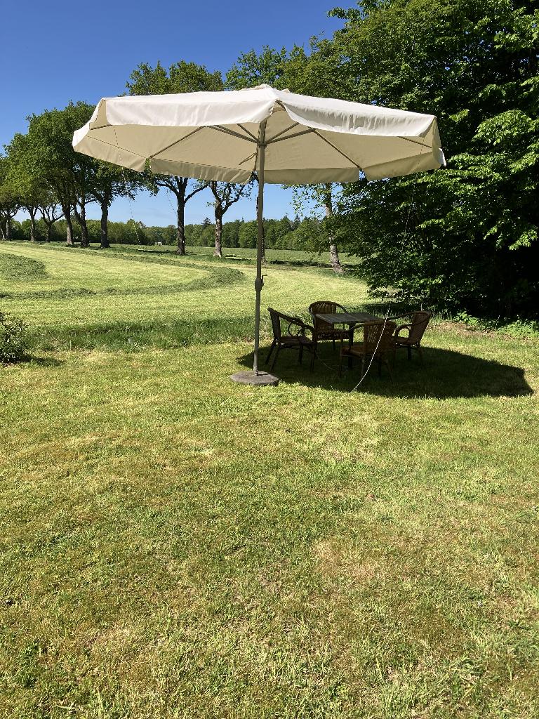Grote parasol (4m) met voet, Tuin en Terras, Ophalen, Zo goed als nieuw, Waterdicht, Stokparasol