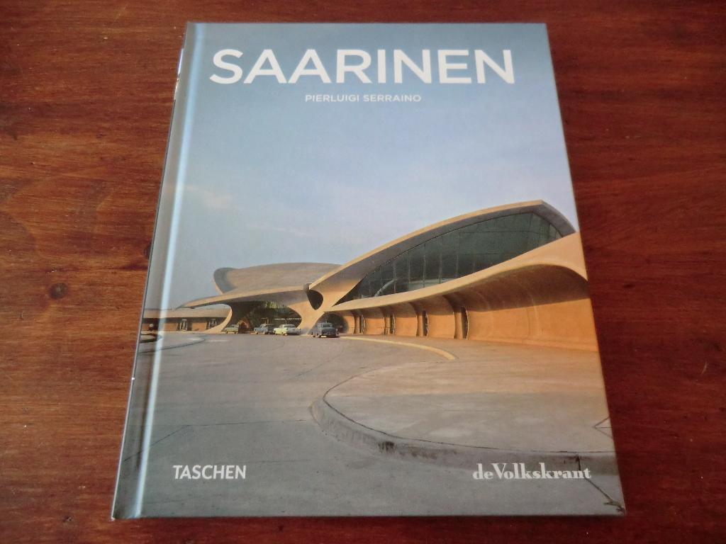 boek - Eero Saarinen - 1910-1961 - Serraino - taschen 14, Ophalen of Verzenden, Zo goed als nieuw, Architecten