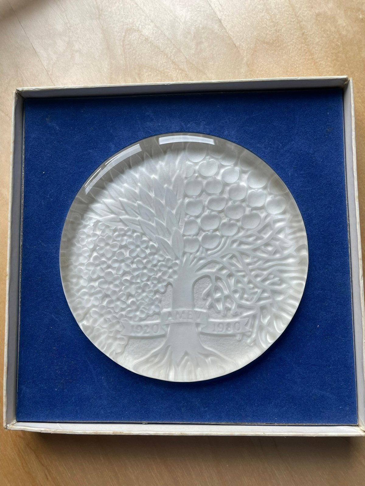 1980…Utrecht, 60 jrVerz. Mij. AMEF…glas/ kristal/plaquette, Verzenden, Overige materialen