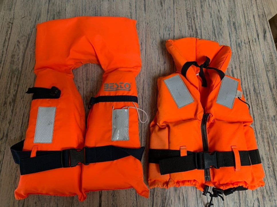 2 zwemvesten 100n peuter en kind, Watersport en Boten, Watersportkleding, Ophalen of Verzenden, Gebruikt, Kind, Reddingsvest of Zwemvest